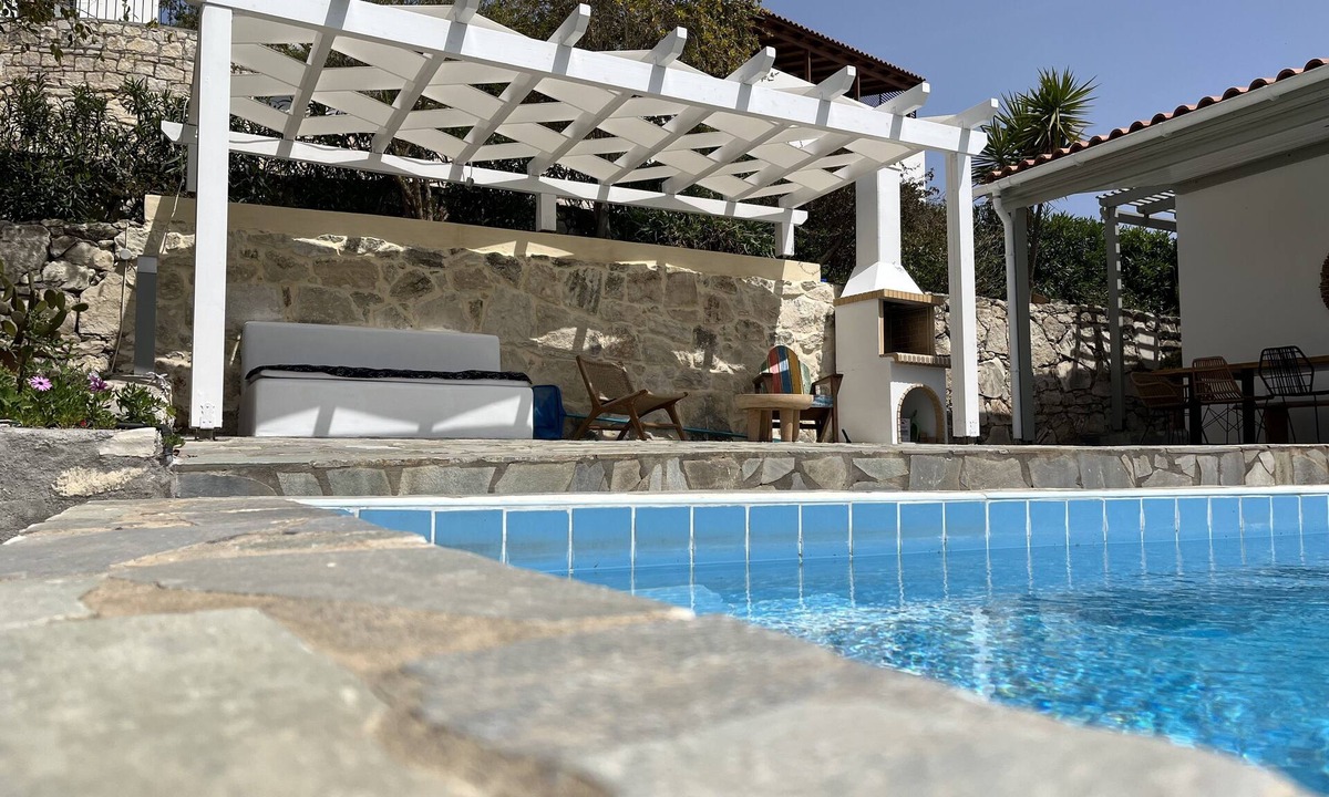 Roumeli Villa | Detached villa 2.5km from the beach