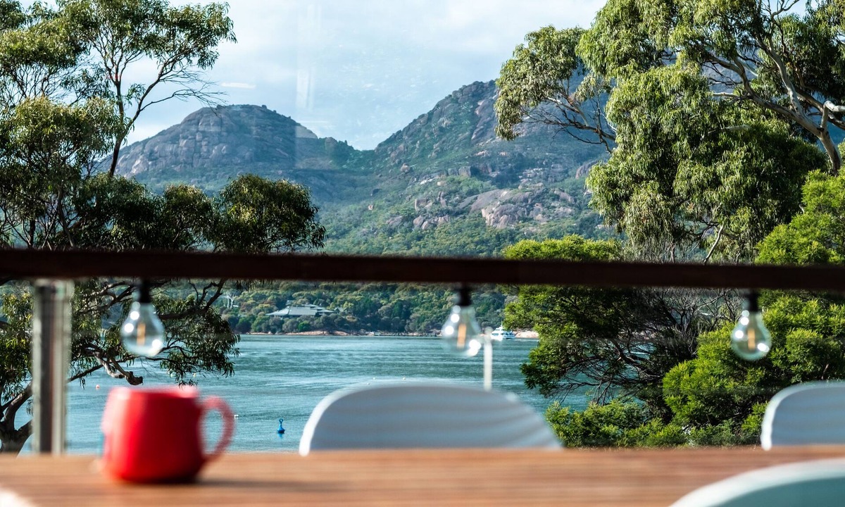 Coles Bay House | Dock of the Bay