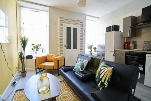 Lanark House | Douglas Manor
