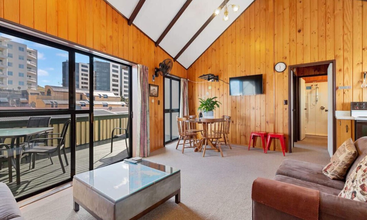 Mount Maunganui House | Downtown Mountview - Mt Maunganui Holiday Home