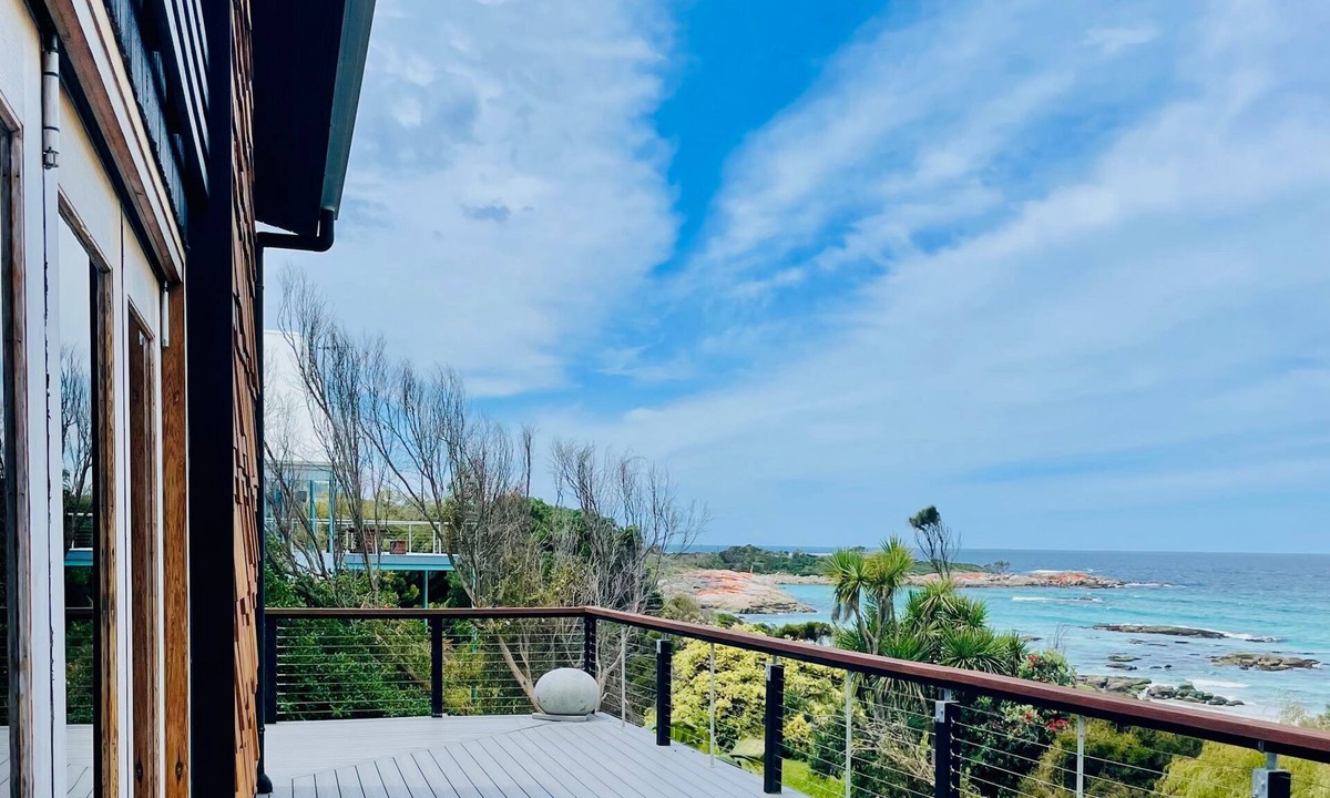 The Gardens House | Driftwood Bay of Fires - A spacious and luxurious scandinavian style beach house