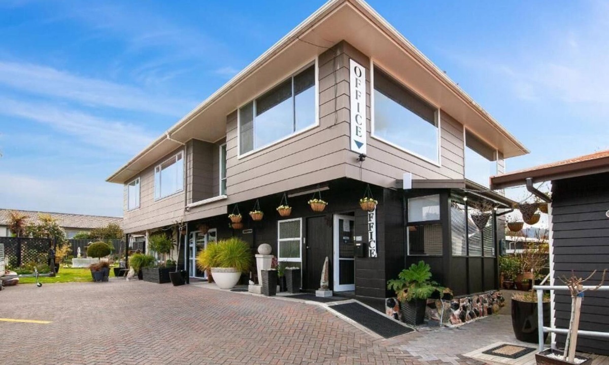 Taupo Hotel | Dunrovin Motel