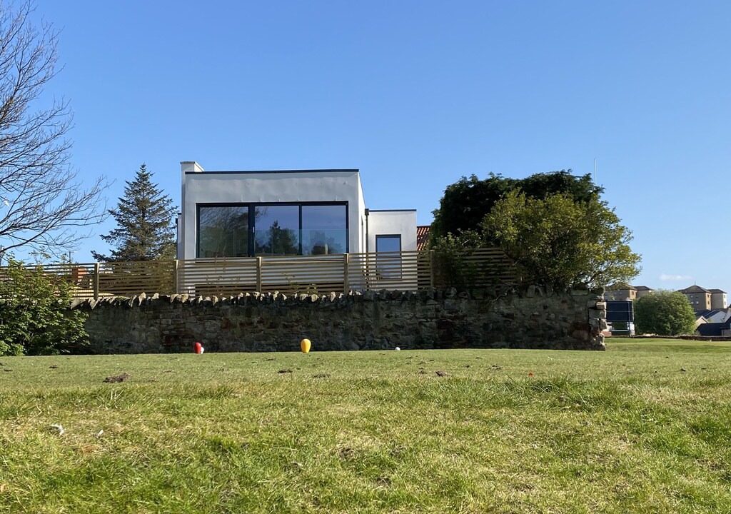 Musselburgh Apartment | East Lothian Hideaway retreat with enclosed walled private gardens & Hot Tub