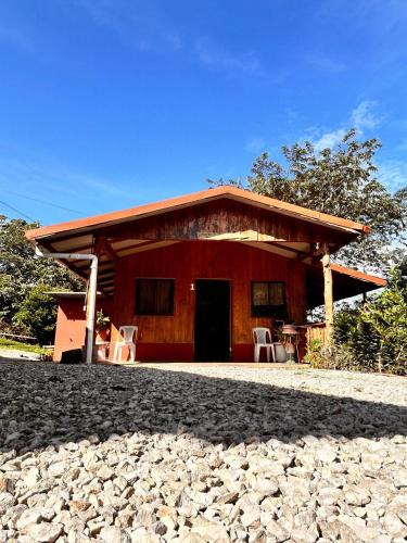Sabanilla Cabin | Ecos del Poás junto a la piscina