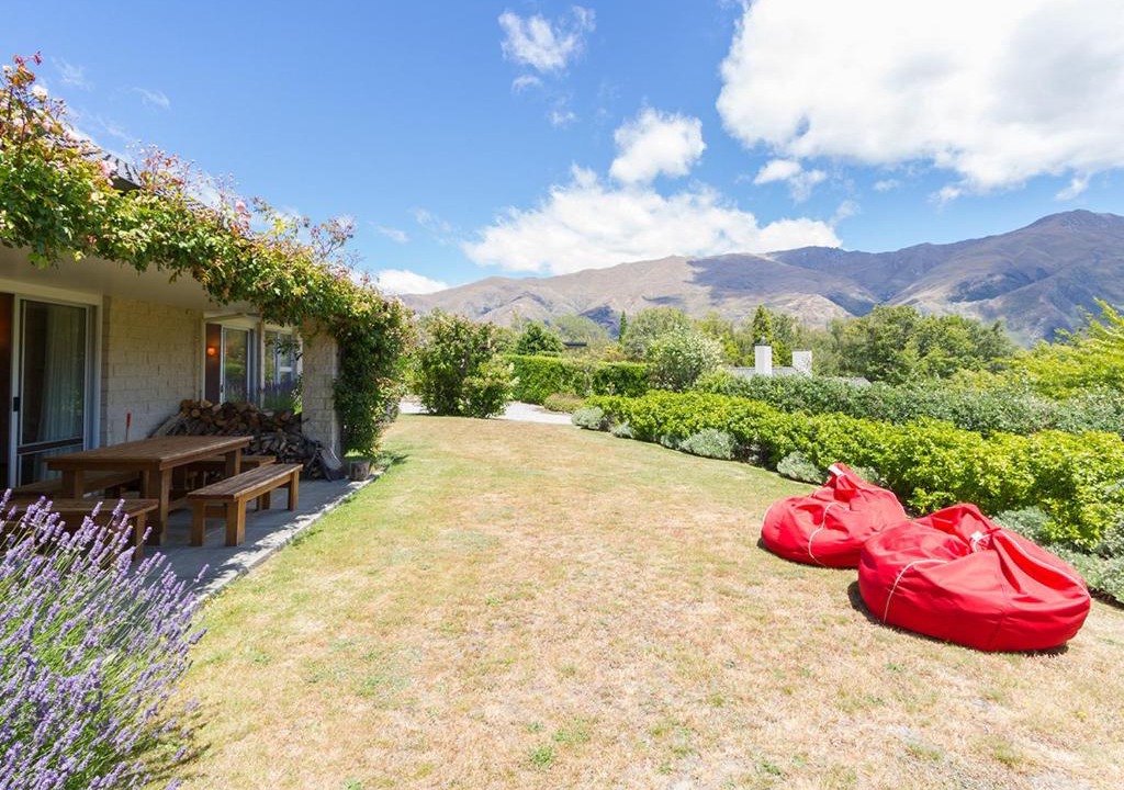 Wanaka House | Eely Point Escape - Wanaka Holiday Home