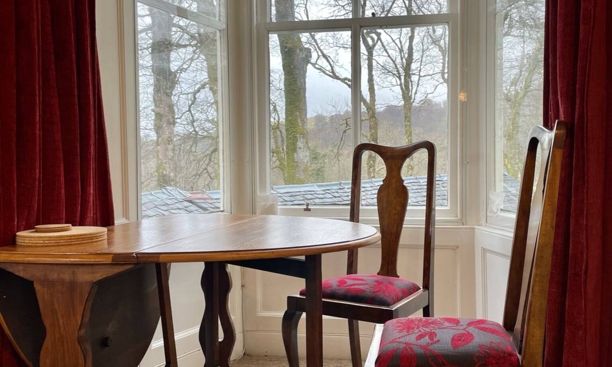 Taynuilt Apartment | Elegant first floor apartment for 2 people, with great views of mountains.