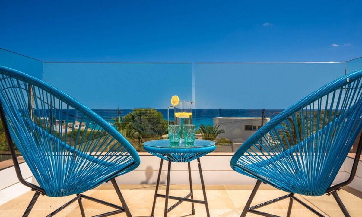 Punta Prima Villa | Elegant villa next to the beach in Punta Prima