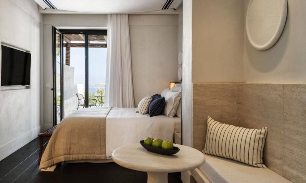 Drafaki Hotel | Escape to a Laid-Back Suite with Private Pool and Sweeping Aegean Views