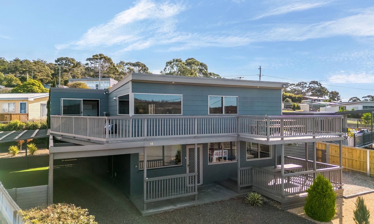 Primrose Sands House | Escape to Coastal Tranquility - 400m from Primrose Sands Beach