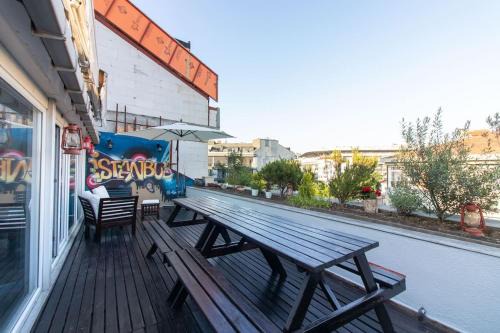 Moda Apartment | Exclusive Vibrant 3BR Duplex w Terrace in Kadıköy!