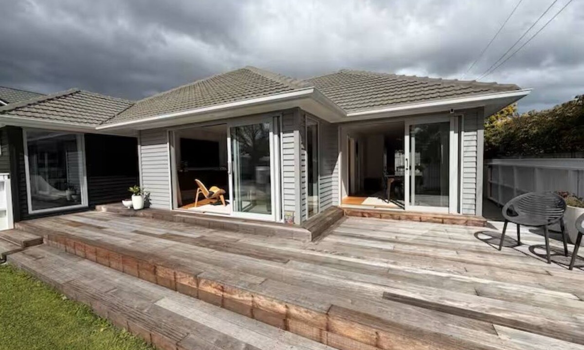 Lower Hutt House | Executive Accommodation Lower Hutt | Spacious 4BR Home