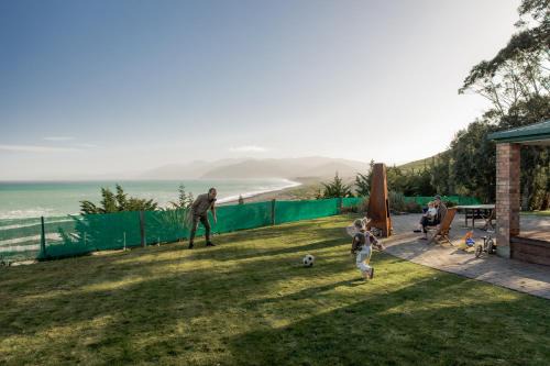 Kaikoura House | Expansive Ocean & Mountain Views - KK82140