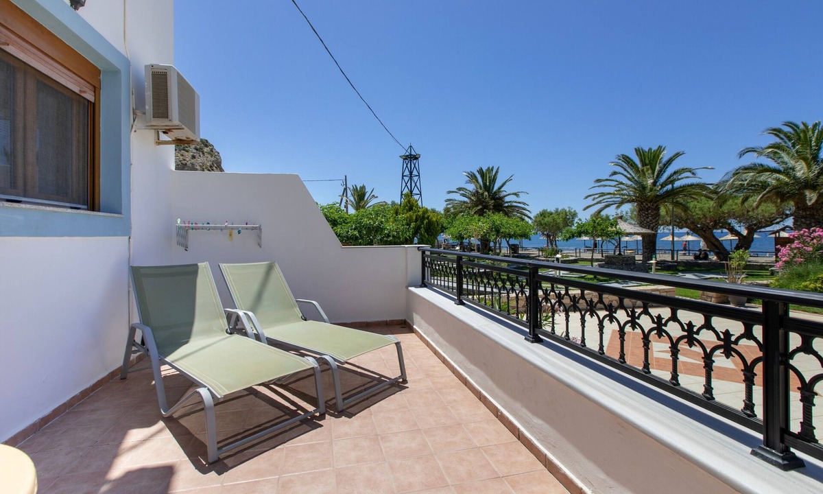 Agia Galini Apartment | Family Beachfront Apartment with Sea View in Agia Galini, Crete