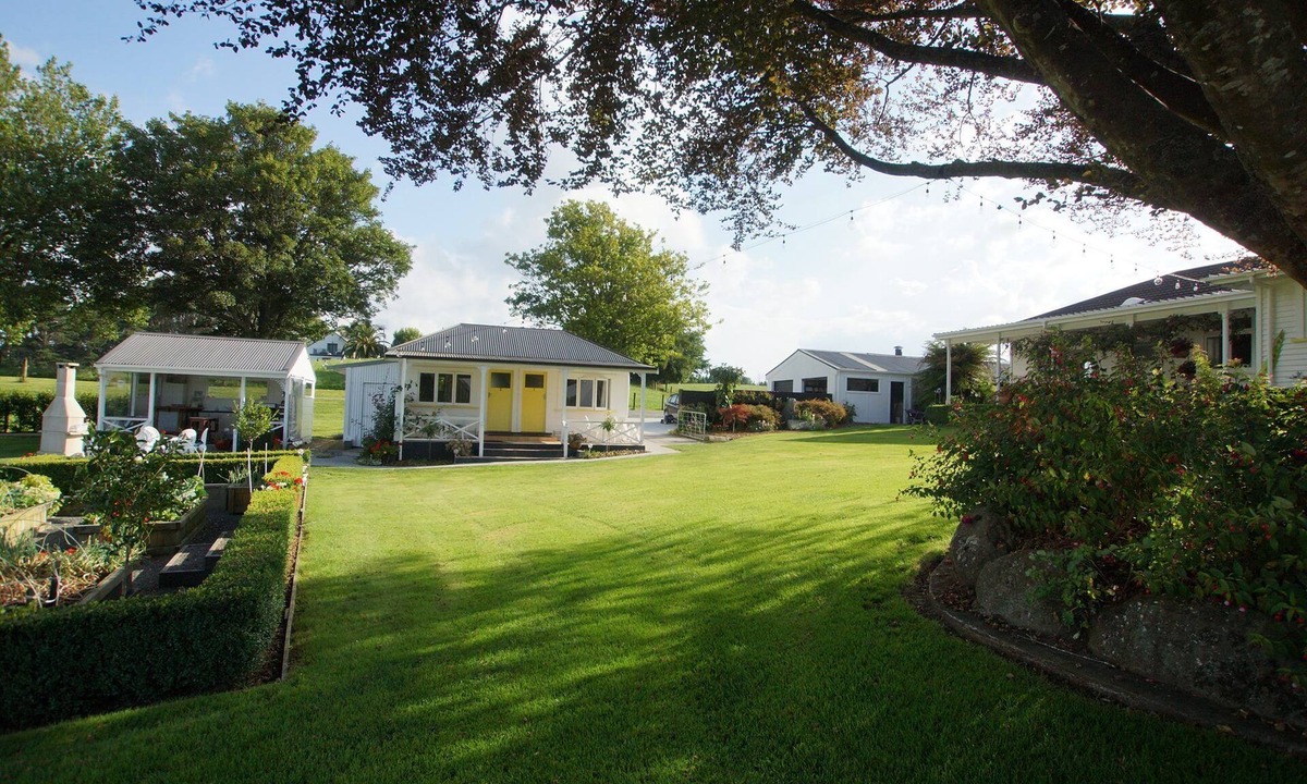 Maungatautari Apartment | Fantail Cottage - 1 of 3 in a country garden bordering a native reserve