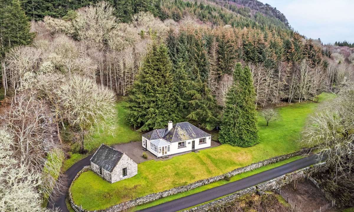 Invermoriston House | Farmburn Bothy by Interhome