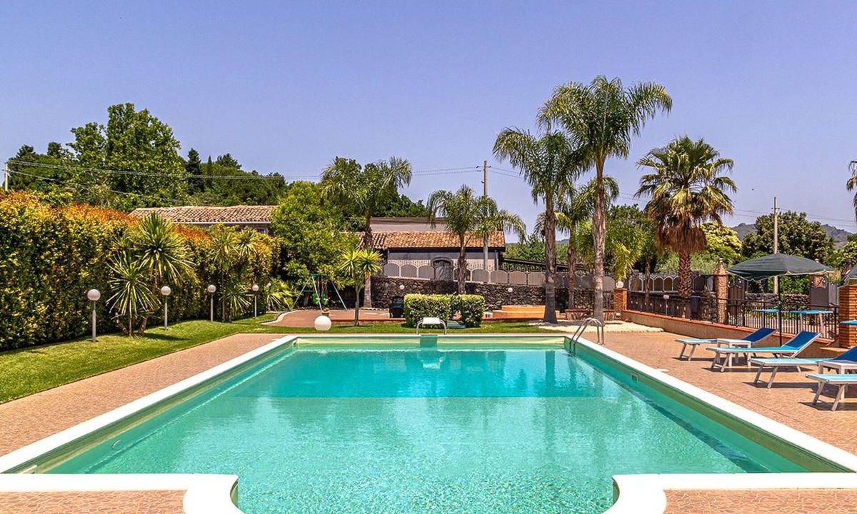 Piedimonte Etneo House | Ferienvilla 'Villa Aura' mit Pool by Interhome