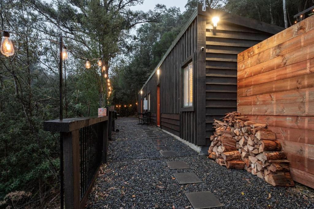 Hobart House | Fernvale Cottage - An Enchanting Mountainside Oasis