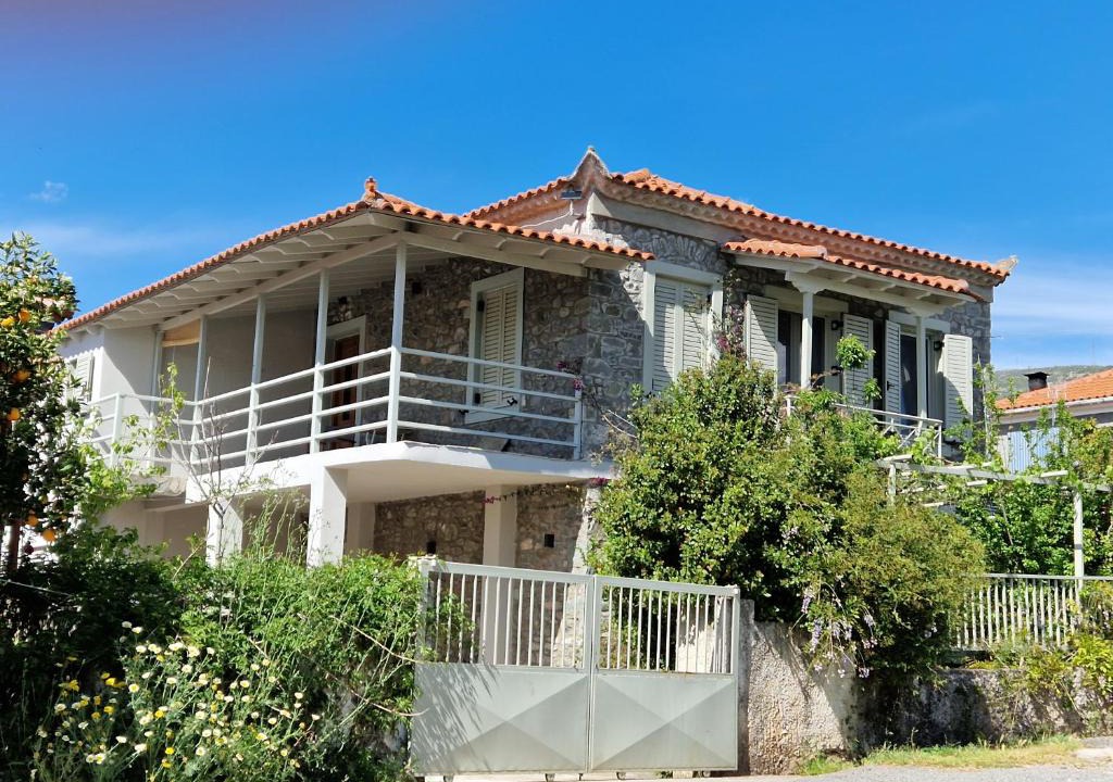 Oichalia Villa | Filia Country House Family and Group Friendly Vacation Rental