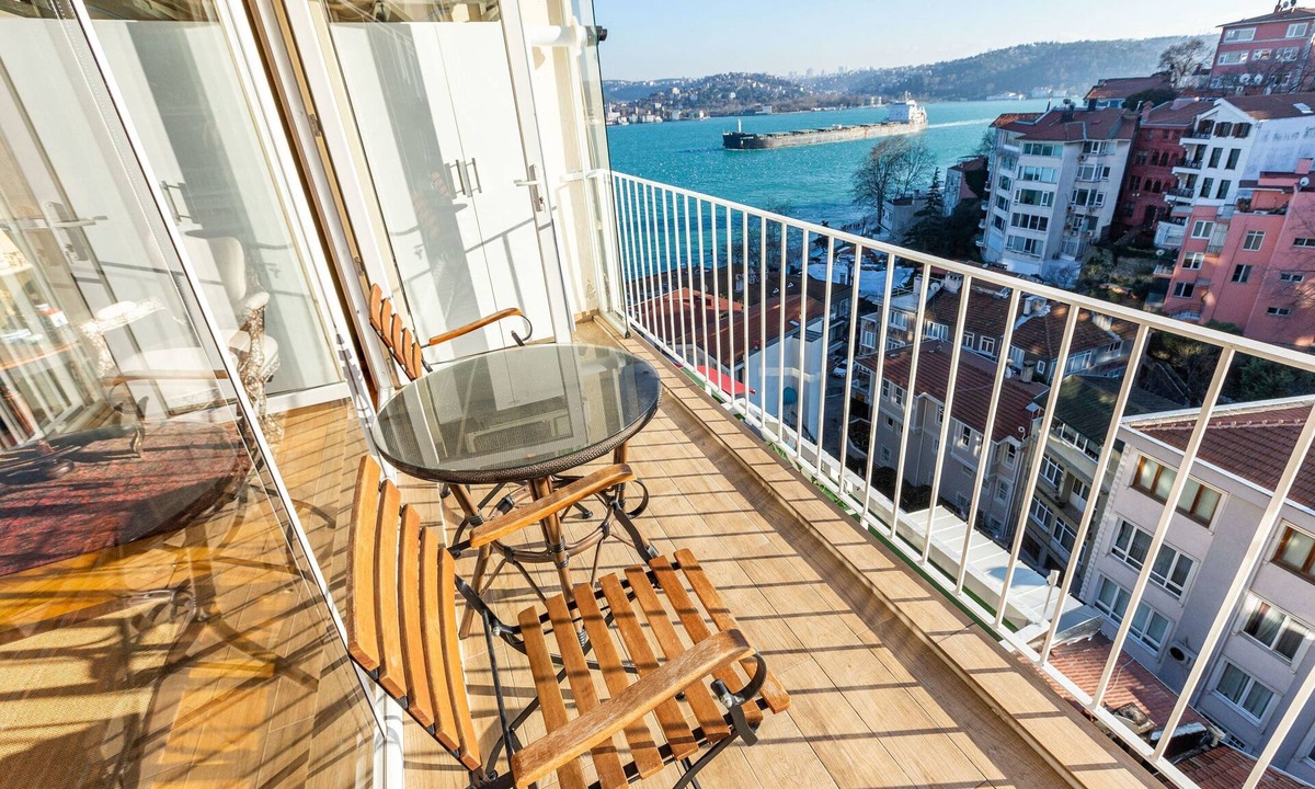 Rumeli Hisari Apartment | Flat with Bosphorus View near Shore in Sariyer