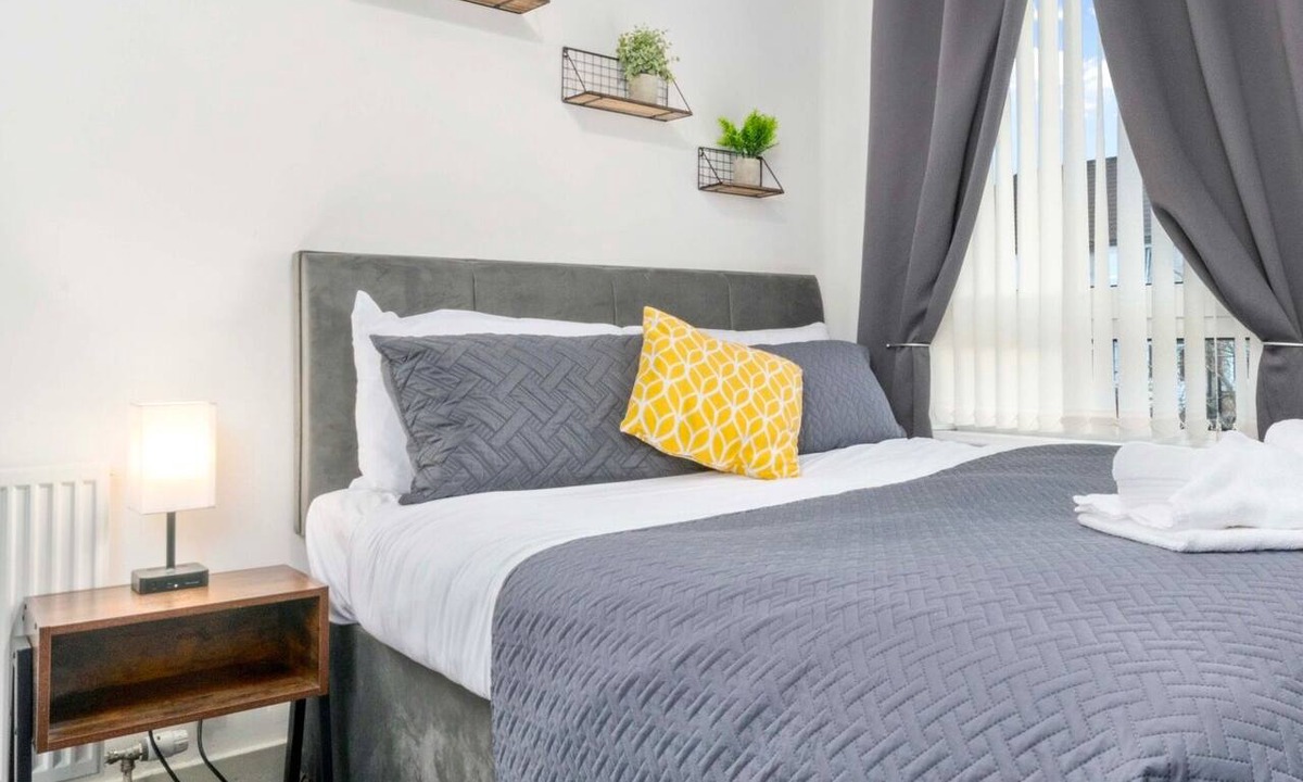 Airdrie Apartment | Four bedroom 1st floor apartment in Airdrie