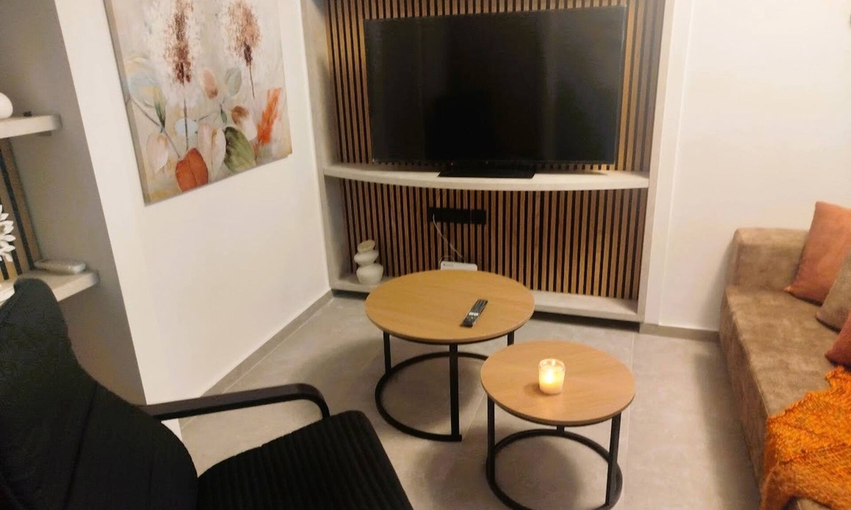 Trikala Apartment | Frank & Jimmy’s Apartment II