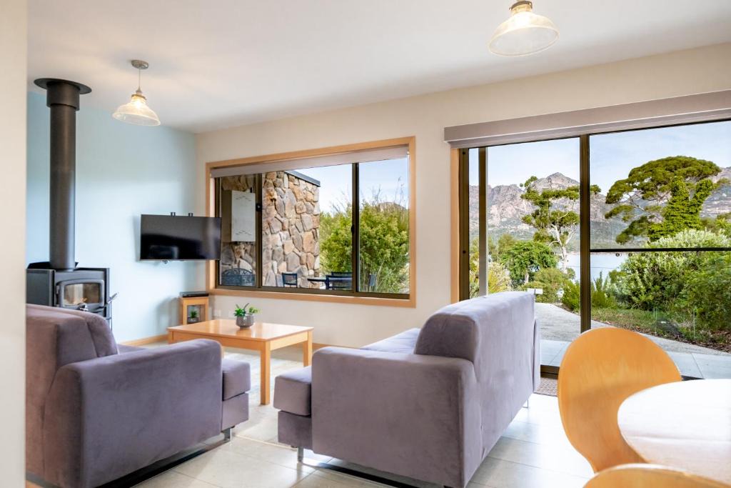 Coles Bay Villa | Freycinet Stone Studio 3 - Feldspar