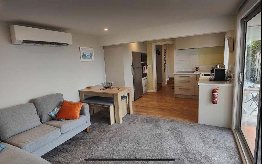 Cashmere Apartment | Fully Renovated Hillside Apartment Close To City