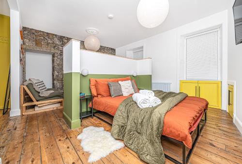 Burntisland Apartment | Funky Studio By The Beach