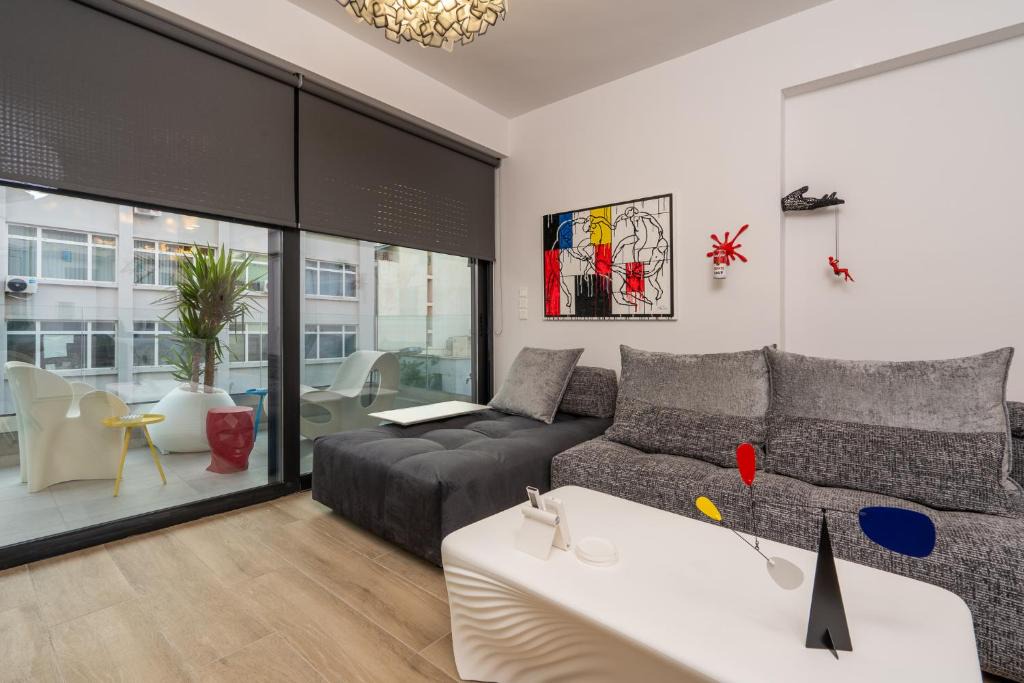 Platia Viktorias Apartment | Futuristic 2BD Apt by Metro & Pedion Areos Park
