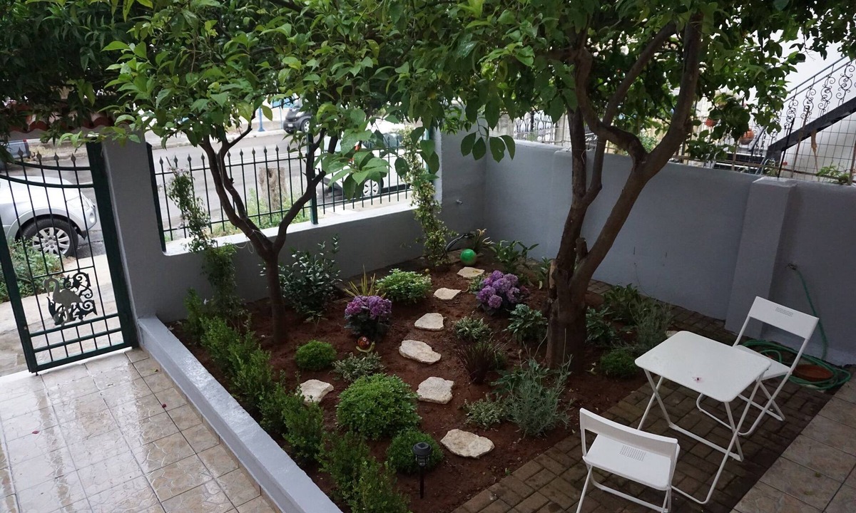 Kalamata House | Garden Family House