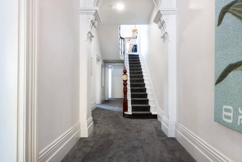 Launceston CBD Apartment | Generous Victorian Terrace in CBD – parking & wifi
