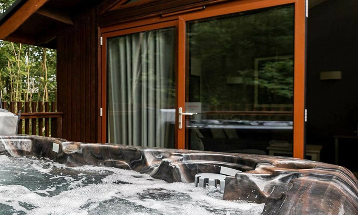 Peebles Cabin | Glentress Forest White Willow Premium, Peebles