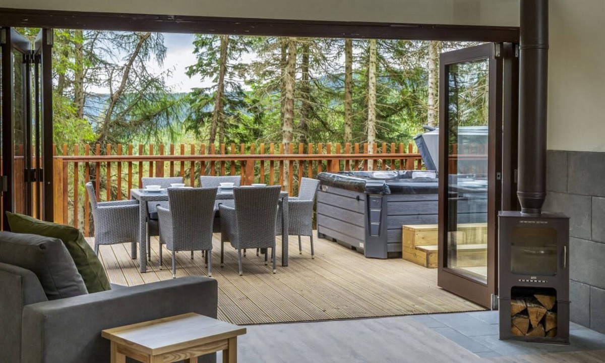 Peebles Cabin | Glentress Forest White Willow Premium Valley View