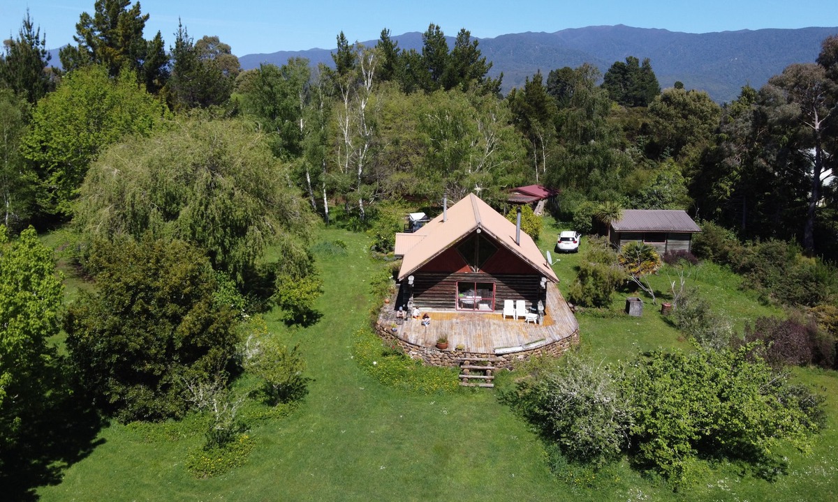 Rangihaeata House | Golden Bay Log Cabin