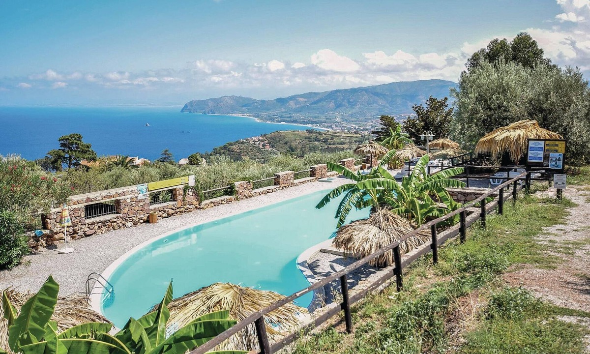 Gioiosa Marea Apartment | Gorgeous apartment in Gioiosa Marea ME with WiFi