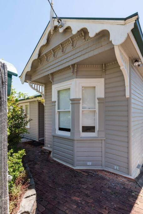 South Launceston Apartment | Gorgeous on Galvin - Close To Town Yet A Mile Away!