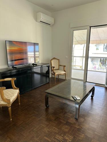Exarhia Apartment | Graffiti Five