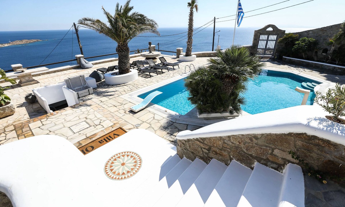 Psarou Villa | Grand Luxury Villa Ozar