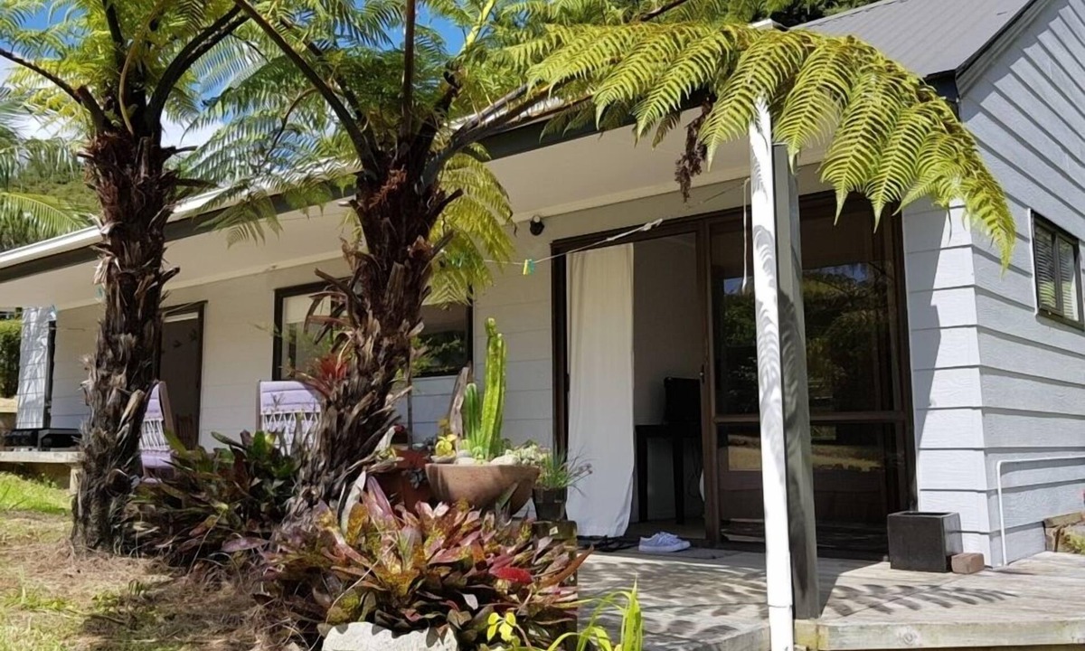 Great Barrier Island House | Great Barrier Island Okiwi AshleyRose cottage.