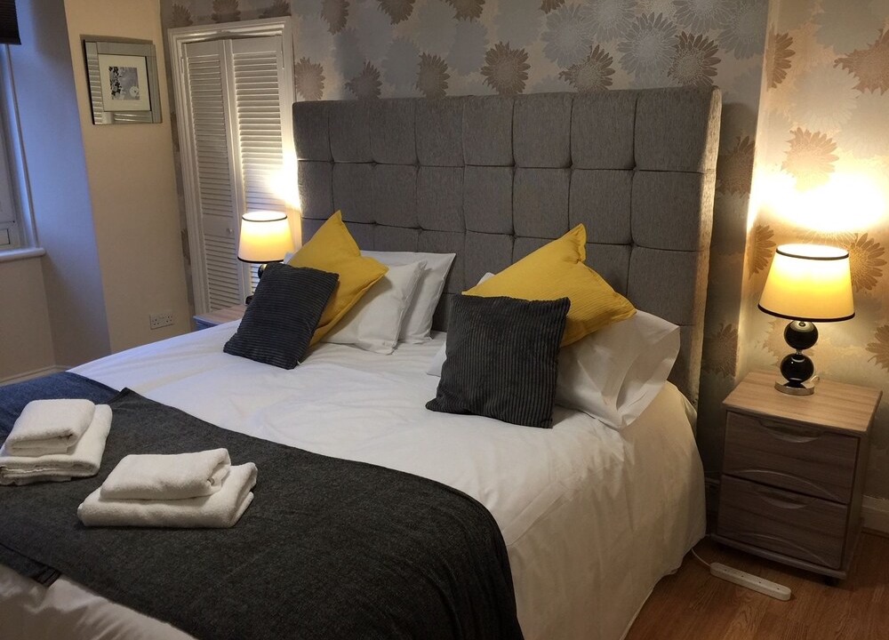 Whiteinch Apartment | Great location 1 Bedroom Scotstoun Flat