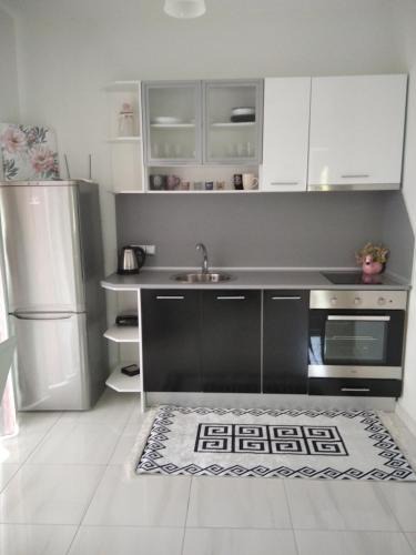 Eleftheres Villa | Green Meadow