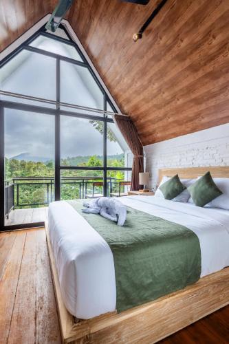 Wanagiri Cabin | green slope villa glamping