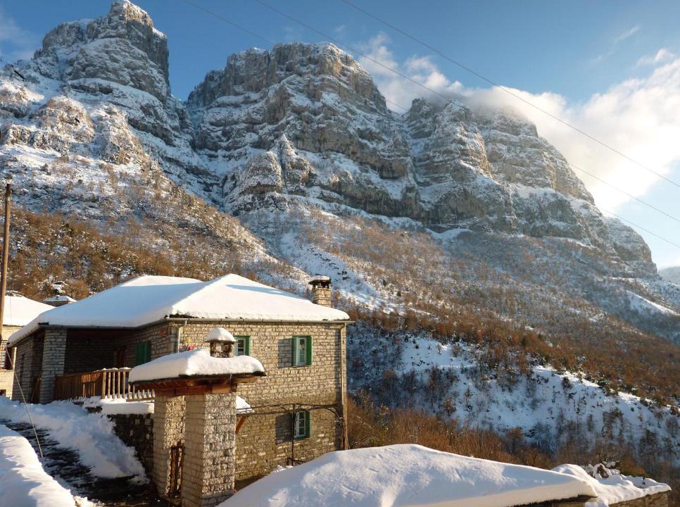 Mikro Papigko House | Guesthouse Iro