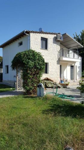 Drama Villa | H BIΛΑ ΤΩΝ ΟΝΕΙΡΩΝ ΣΟΥ-999 THE VILLA OF YOURS Dreams 999
