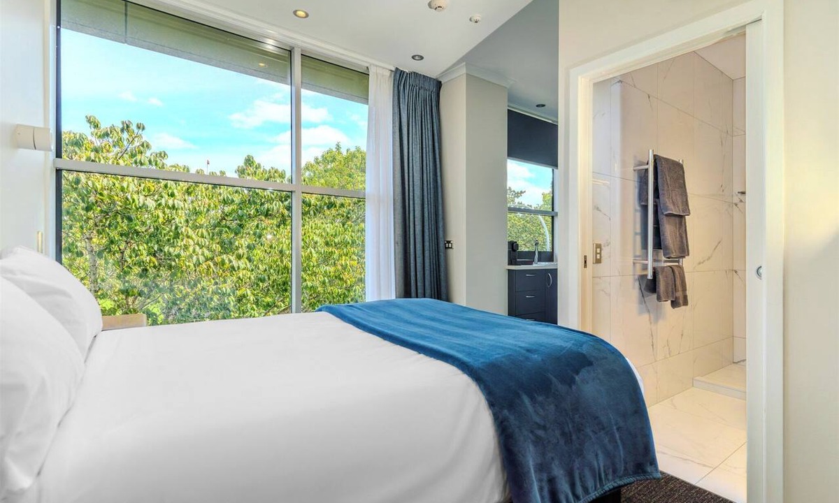 Hamilton Hotel | Hamilton Motel 2025 Limited