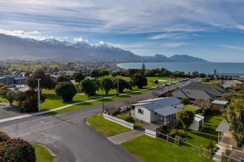 Kaikoura House | Handy Location, Ocean & Mountain Views, Spacious Yard - KK46451