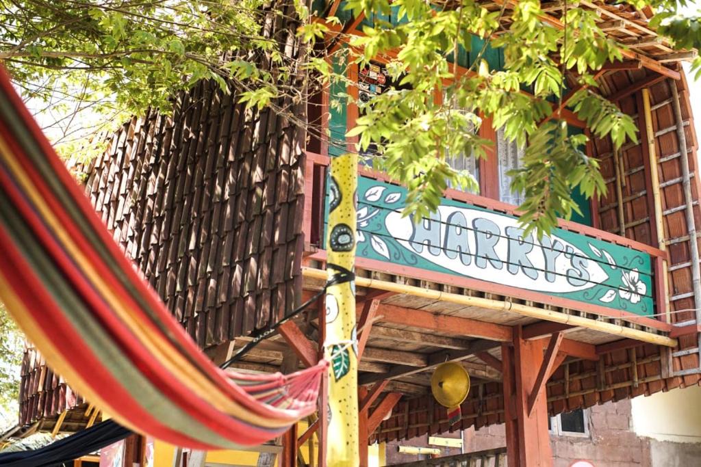 Watukarung House | Harry's Ocean House Watukarung Homestay