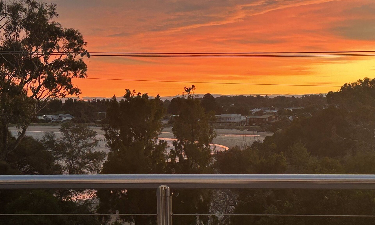 Hawley Beach House | Hawley Beach House - Spacious, Homely, Beachfront, 4Br