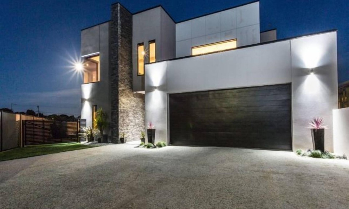 Hawley Beach House | Hawley Heaven - a stones throw from the beach