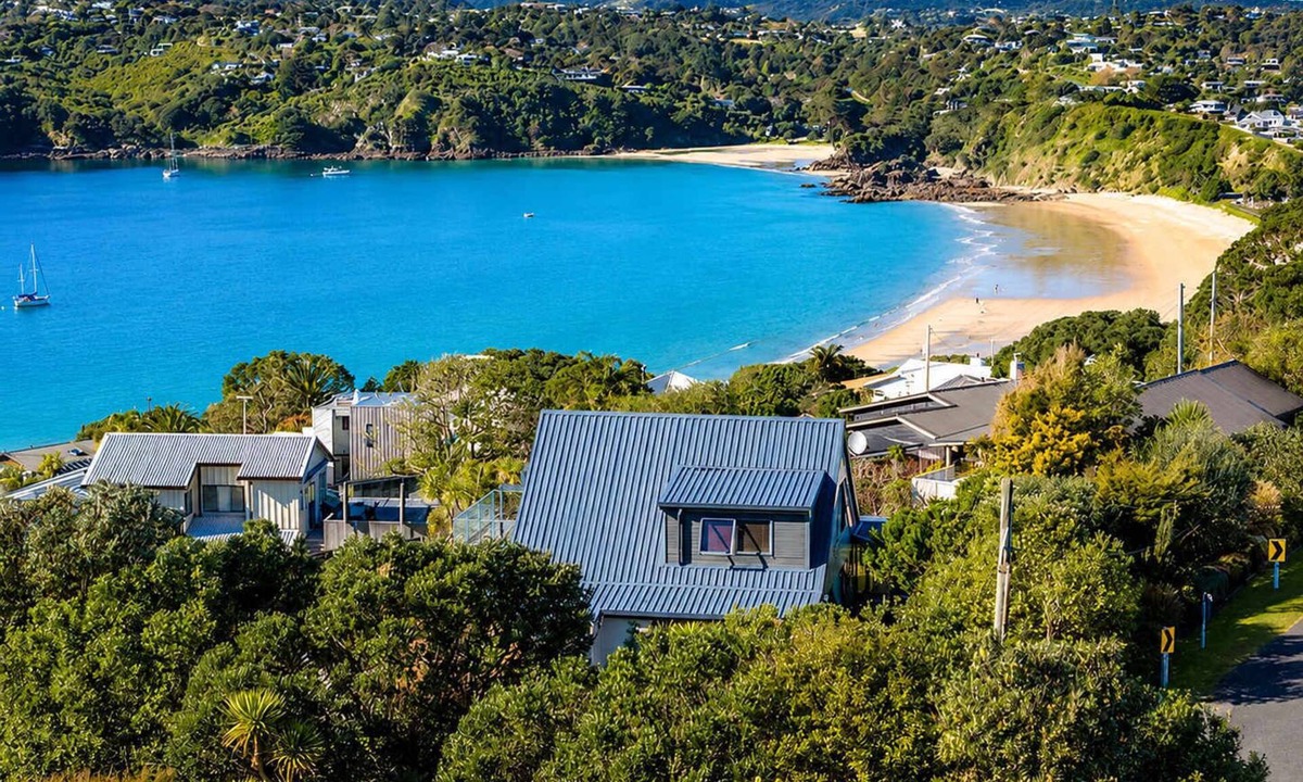 Oneroa House | Headland Views Oneroa -Oneroa Coastal Home